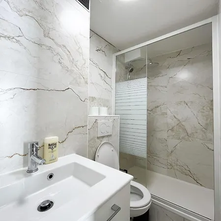 Apartment 13 - Faubourg Paris